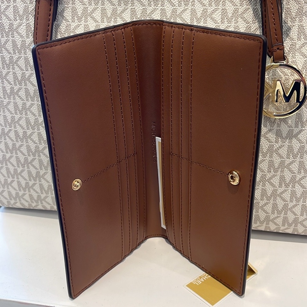 Michael Kors Reed Large Bifold Signature Snap Wallet Card Case 
Vanilla 
NWT - Picture 9 of 16